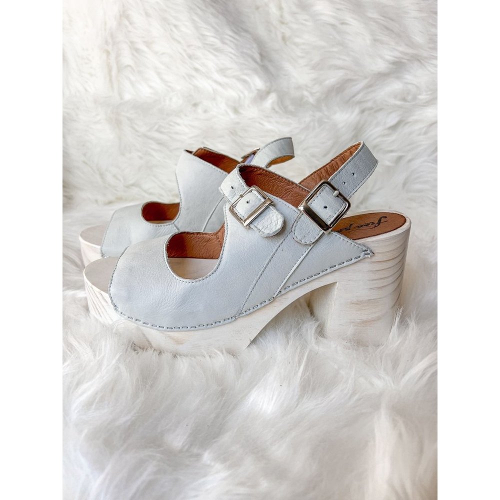 NEW Free People Belem's Clogs in White - Picture 3 of 8